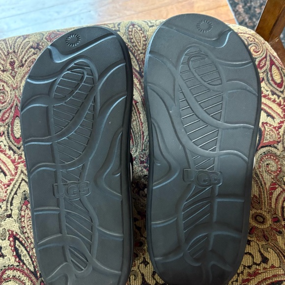 Woman's UGg sport slider . - Picture 3 of 6